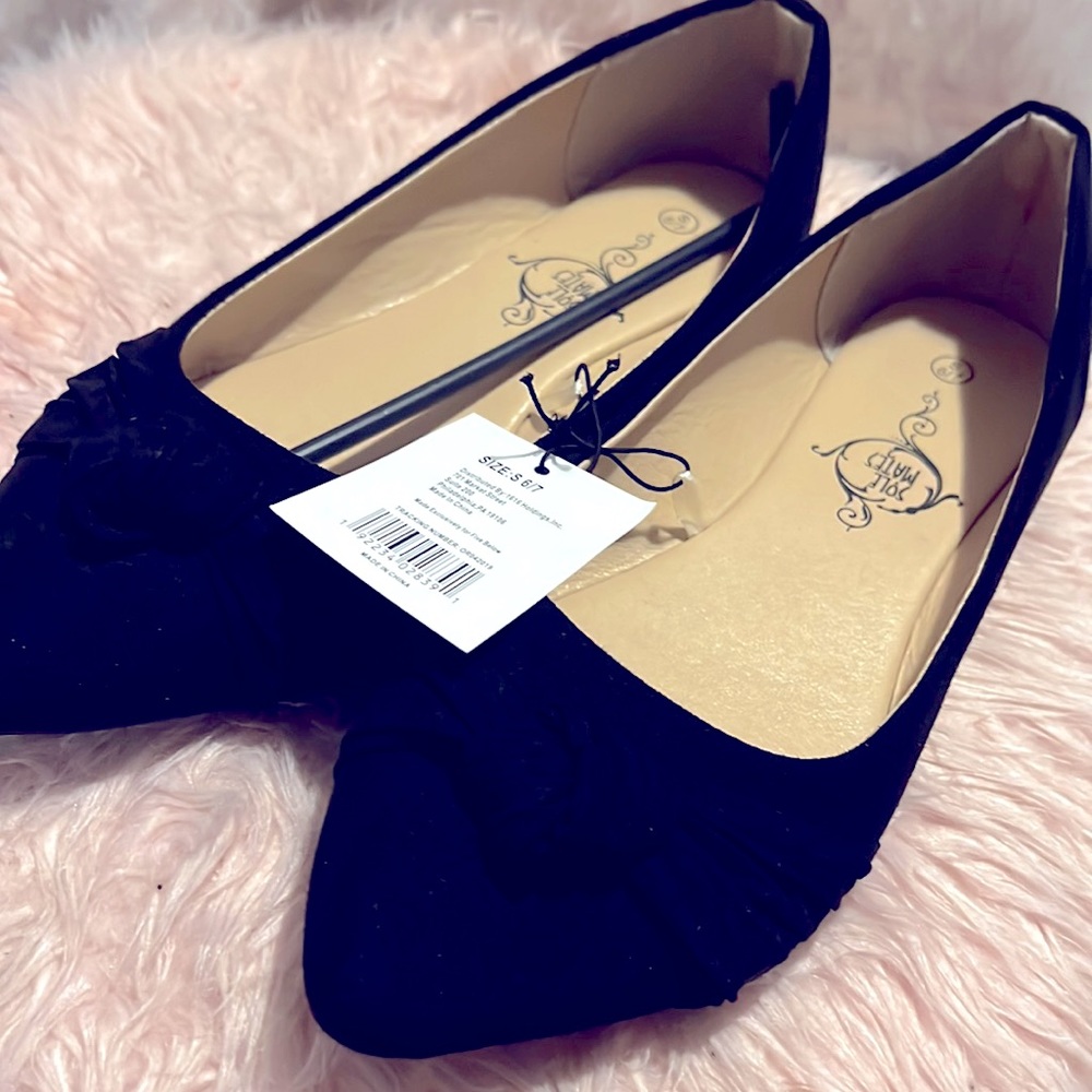Flat shoes